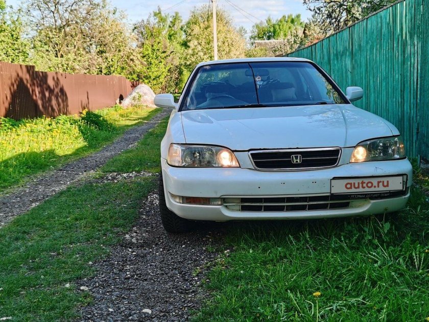 Бампер передний с решеткой Хонда Инспаир 1998 год выпуска фото спереди