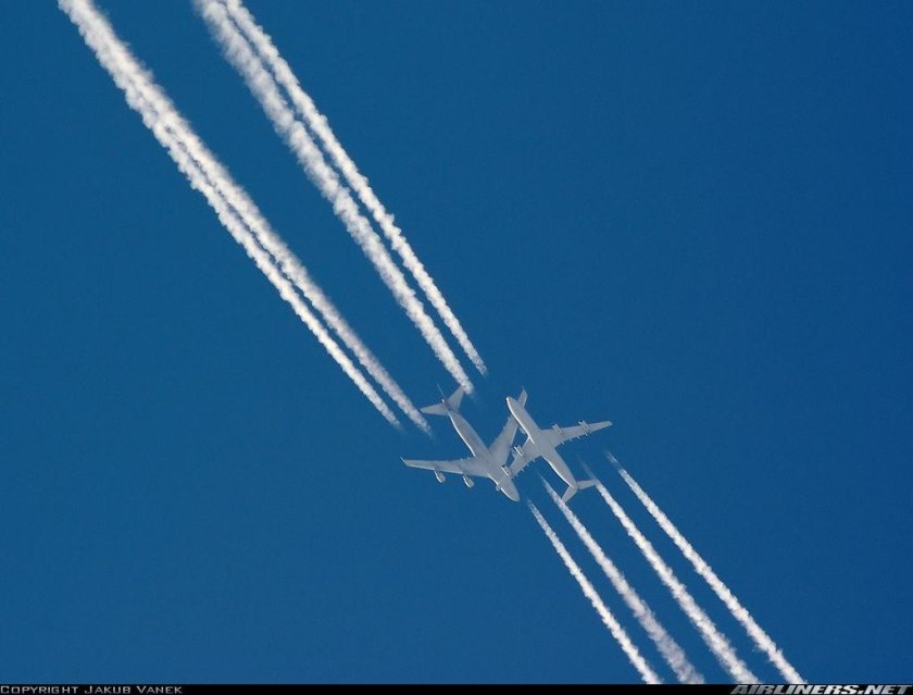 Инверсионный след Боинг 747