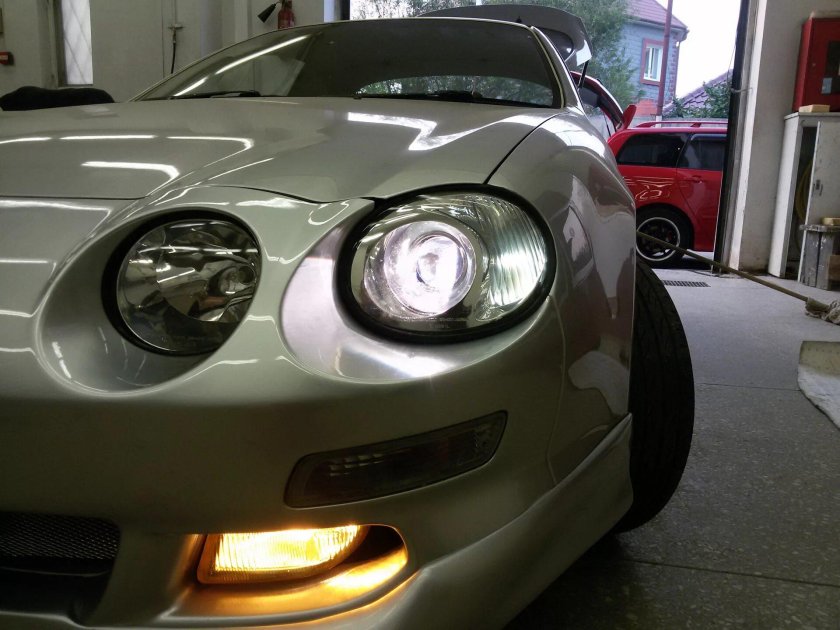 Фары Toyota Celica st202