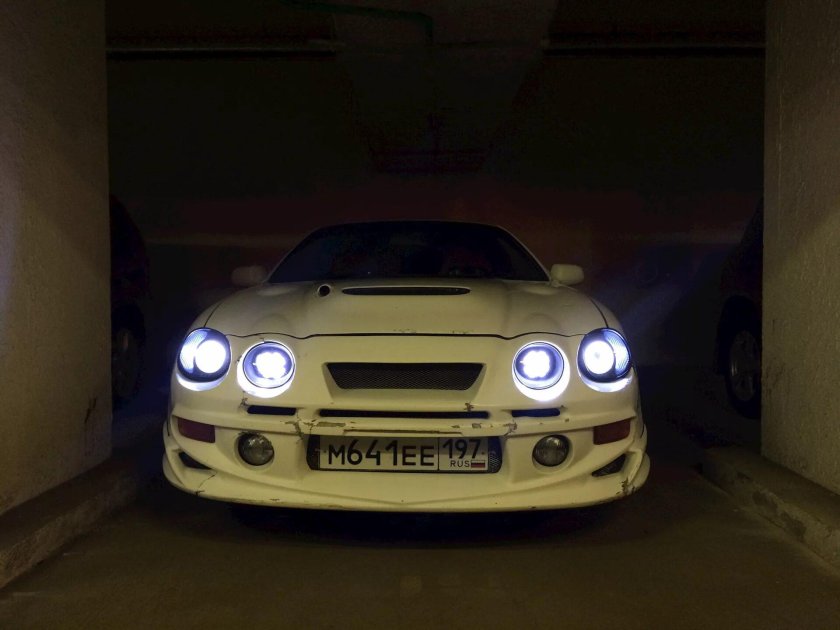 Оптика Тойота Целика 1997