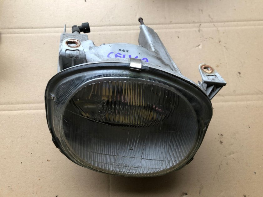 Фара правое