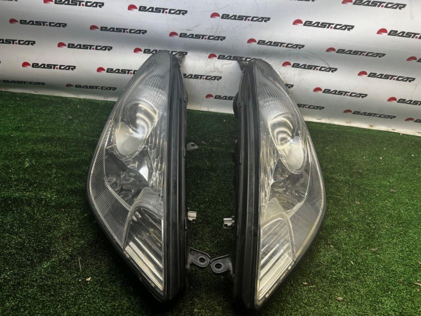 1486097 Фара Ford