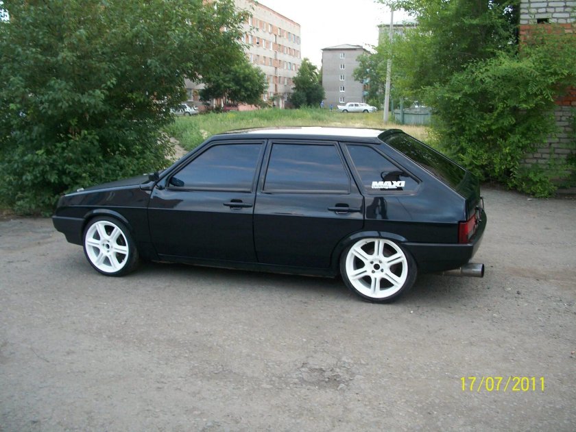 ВАЗ 2109 черная тюнинговая