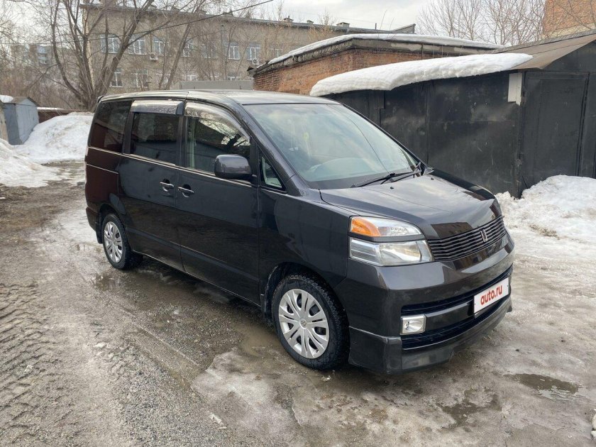 Тойота вокси 2002