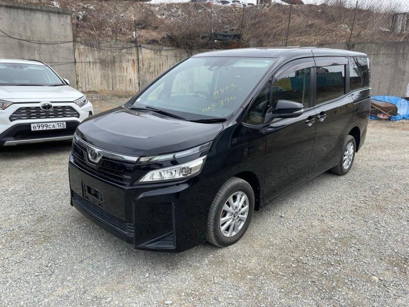 Тойота вокси 2019