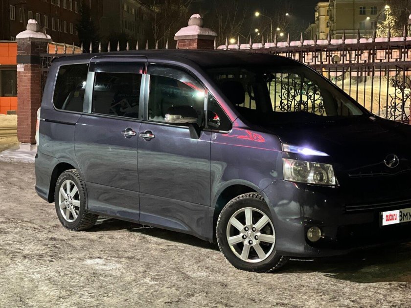 Тойота вокси 2010