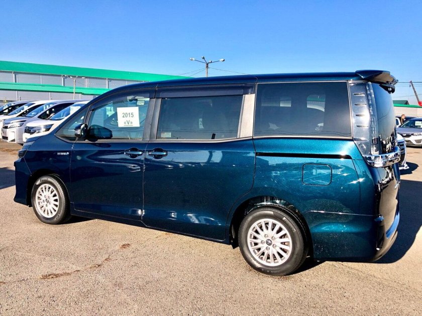 Синяя тойота