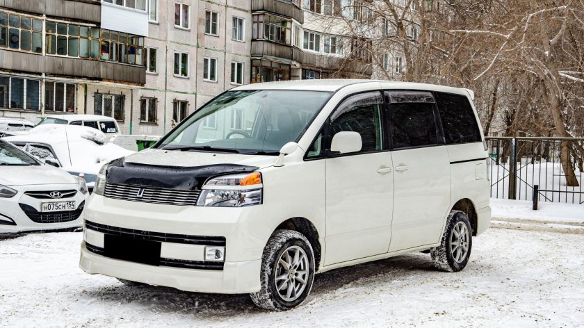 Тойота Вокси 2002