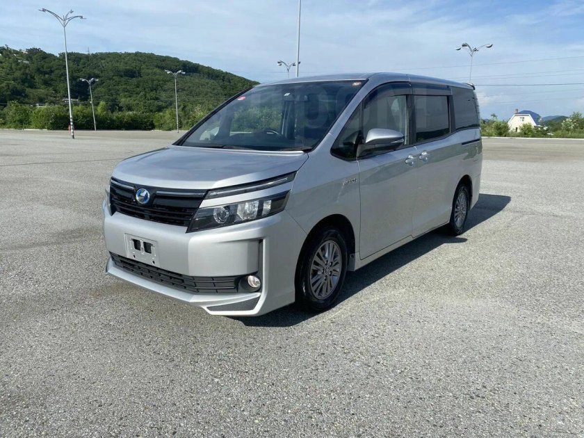 Тойота Вокси 2014