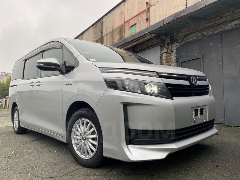 Toyota Voxy 2003 Silver