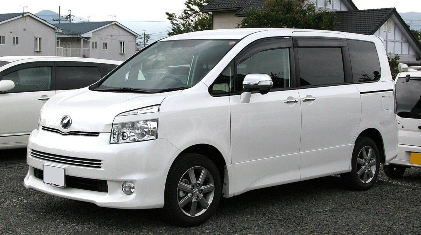 Toyota Voxy 2010