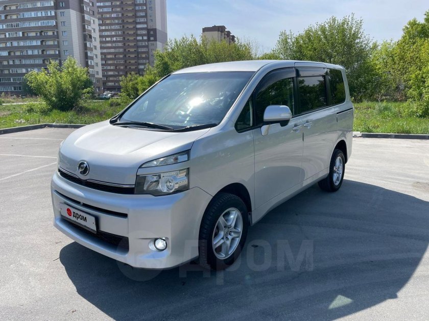 Toyota Voxy 2003 Silver