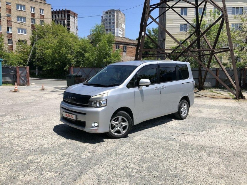 Тойота Voxy 2007