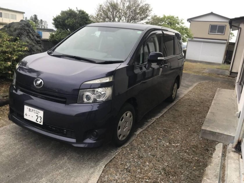 Toyota Voxy zrr70
