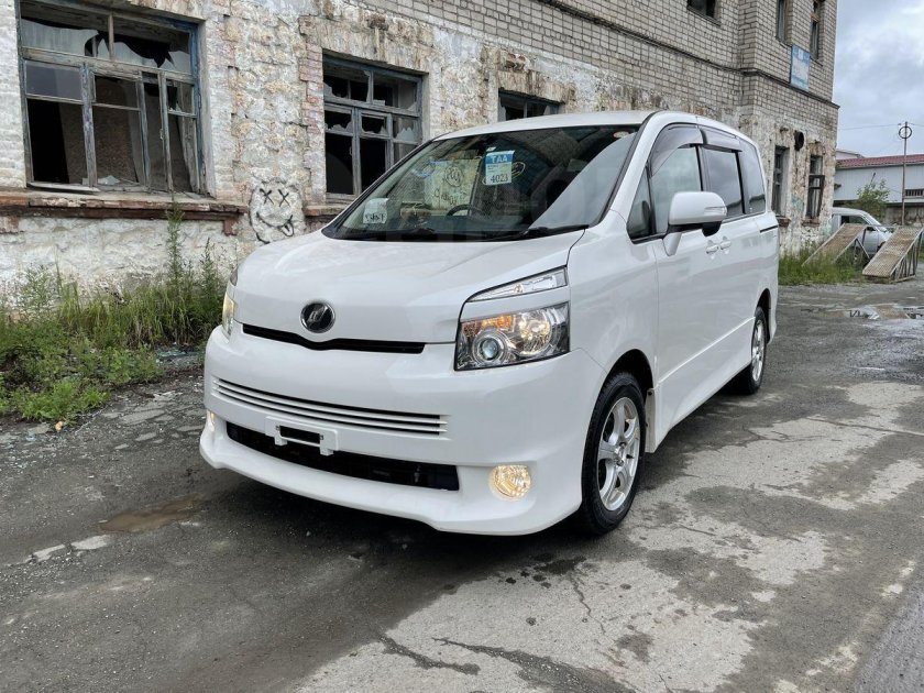 Тойота Вокси 2008