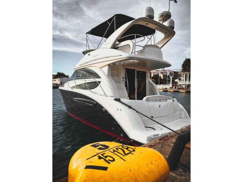 Яхта Meridian в Жуковском