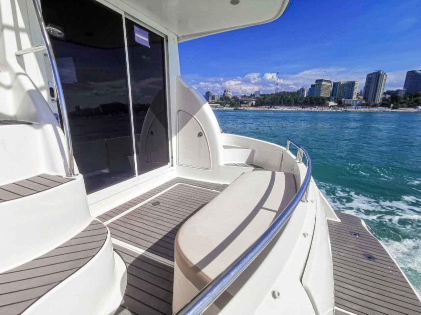 Моторная яхта