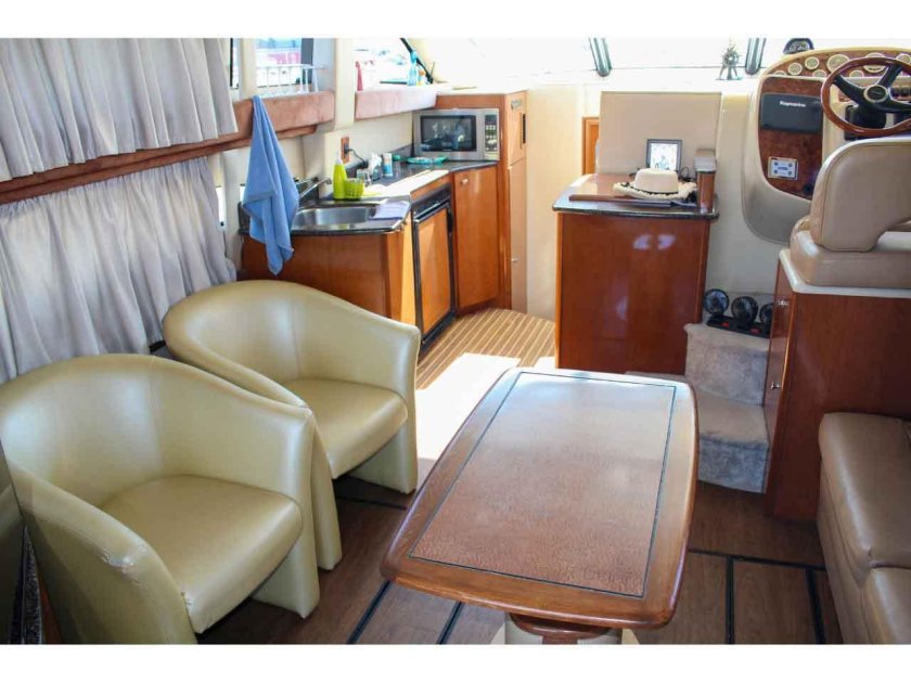 Моторная яхта