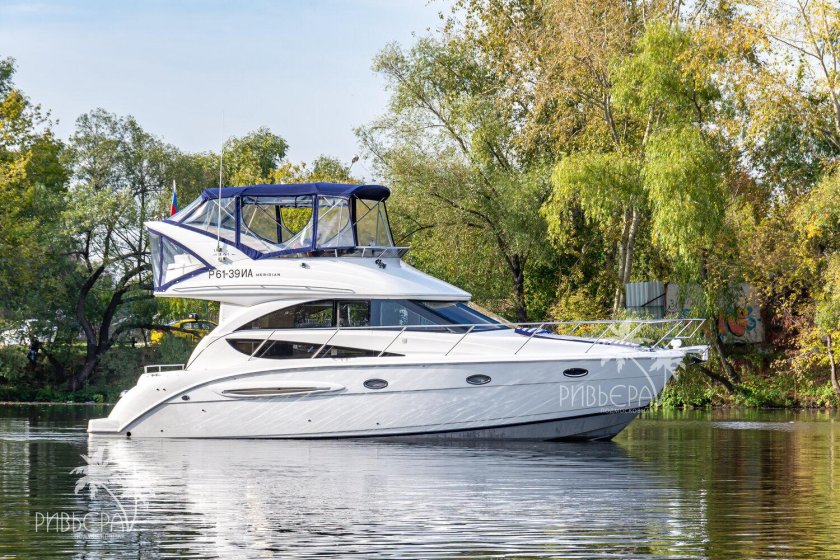 Прогулочная яхта