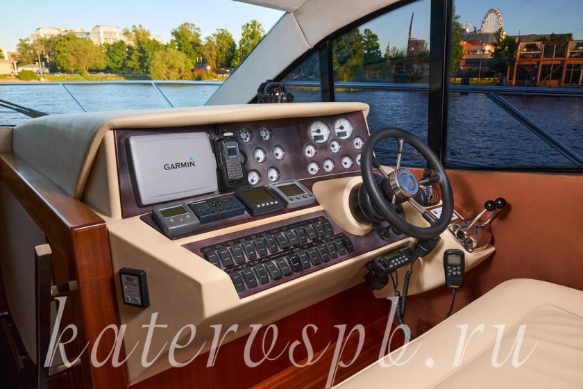 Моторная яхта Galeon 440 Fly