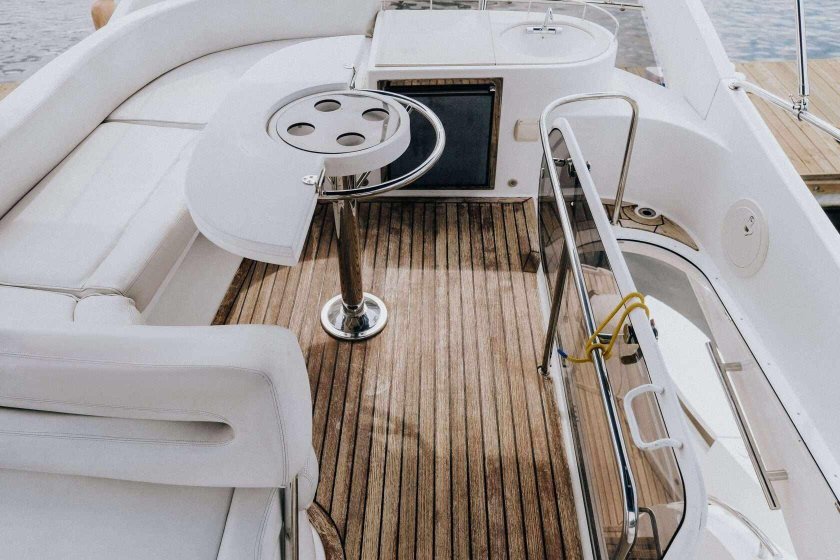 Яхта Galeon 440 Fly