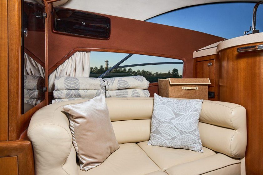 Моторная яхта Galeon 440 Fly