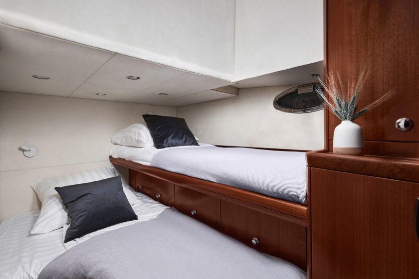 Моторная яхта Galeon 440 Fly