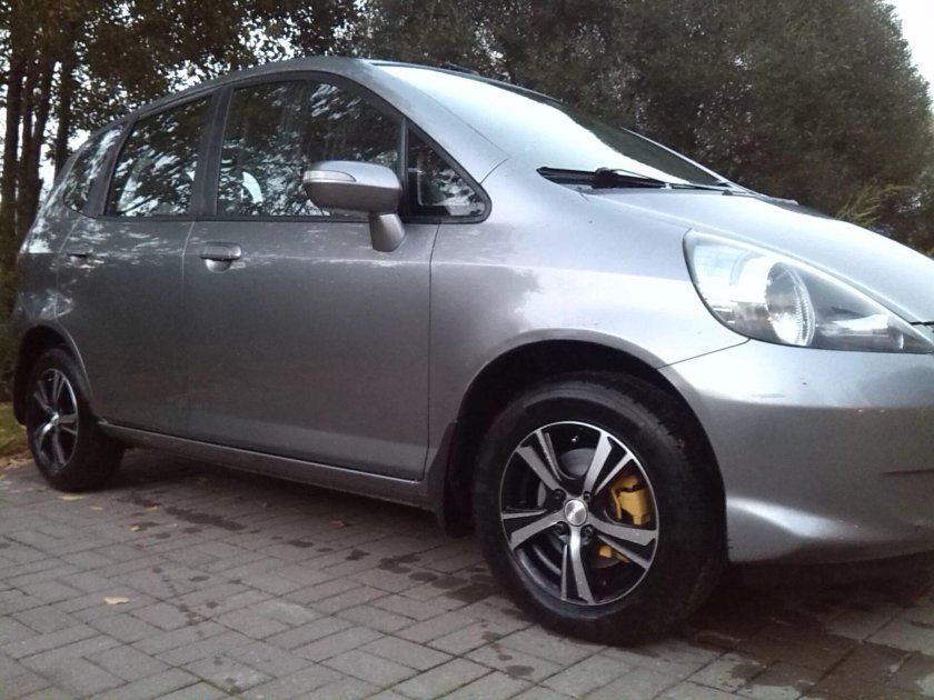 Хонда джаз 2003-2006 года фото на литых дисках