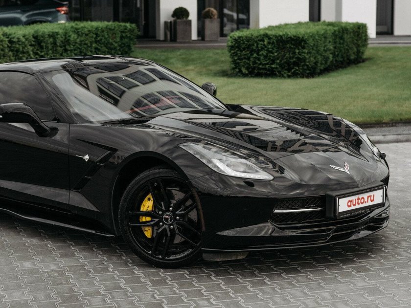 Чёрный Chevrolet Corvette c7
