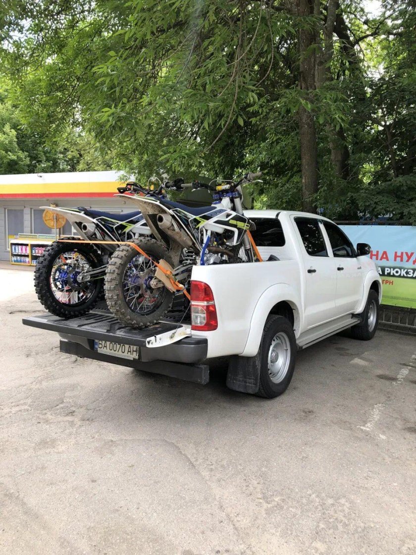 Toyota Hilux 7 мотоцикл
