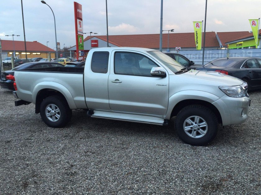 Тойота Хайлюкс полуторная кабина