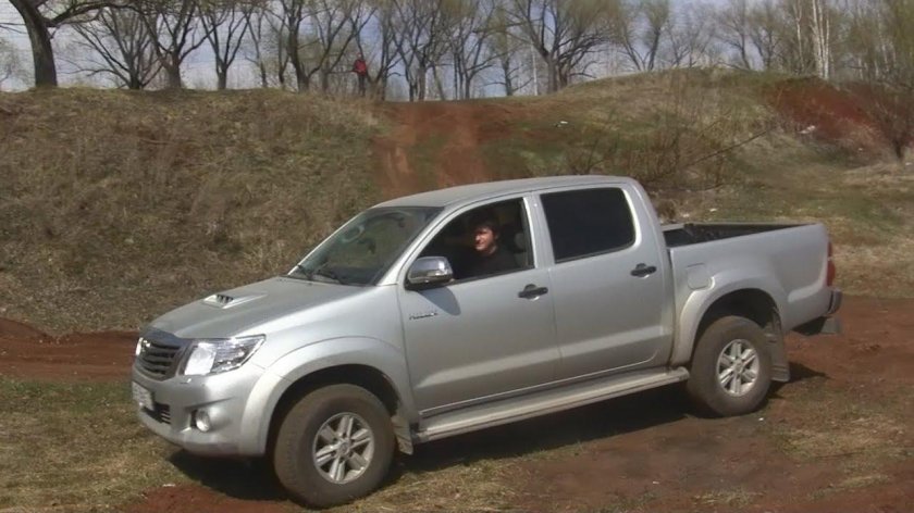 Тойота Хайлюкс 2013