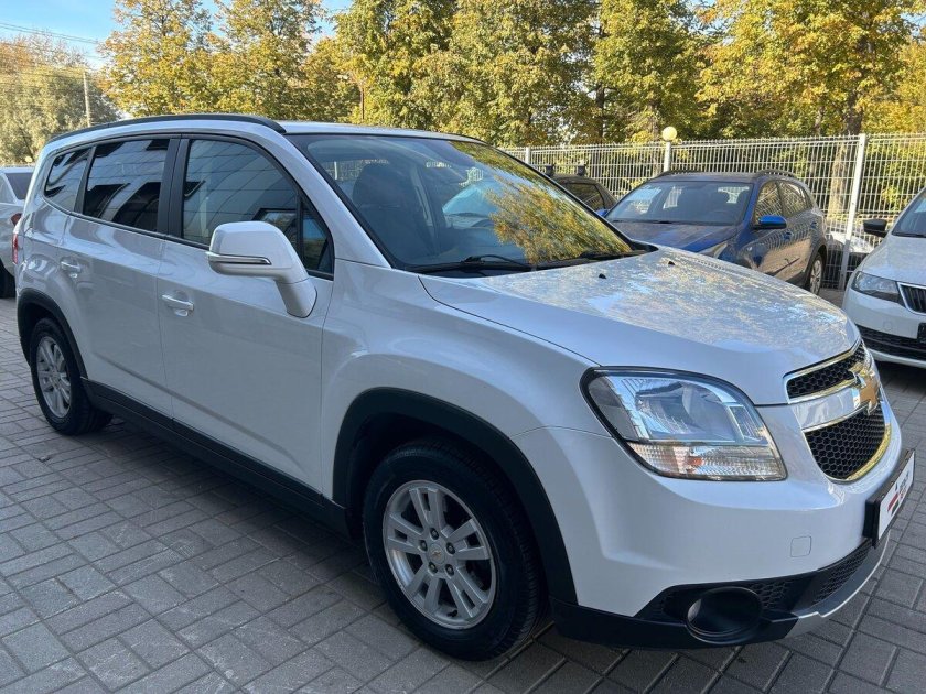 Chevrolet Orlando 2010 — 2018 серебристый