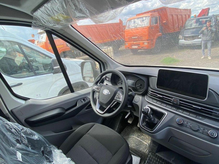 Maxus v90 и Форд Транзит