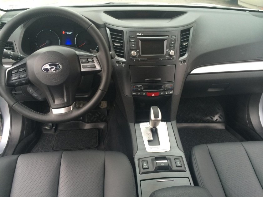 Субару Аутбек 2012 салон