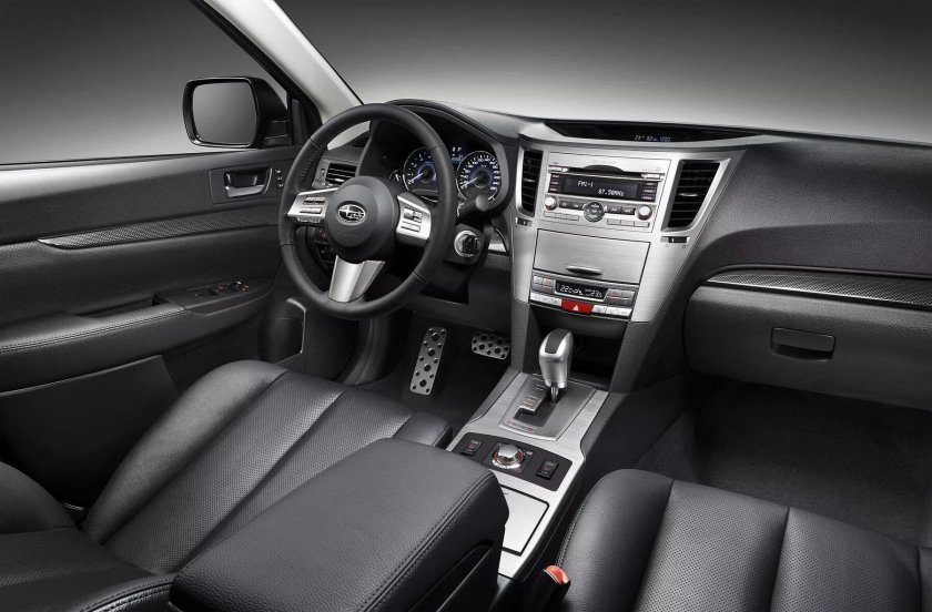 Субару Аутбек 2009 салон