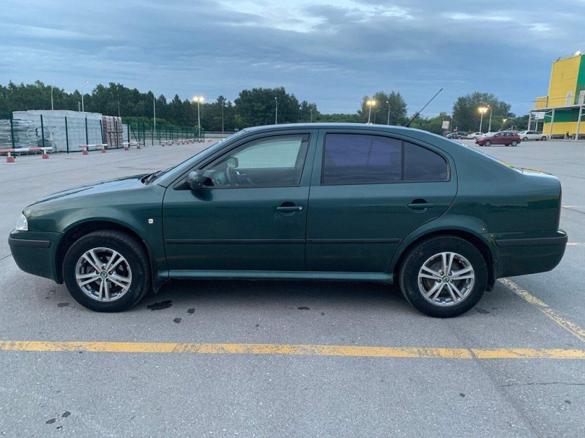 Skoda octavia tour зеленая