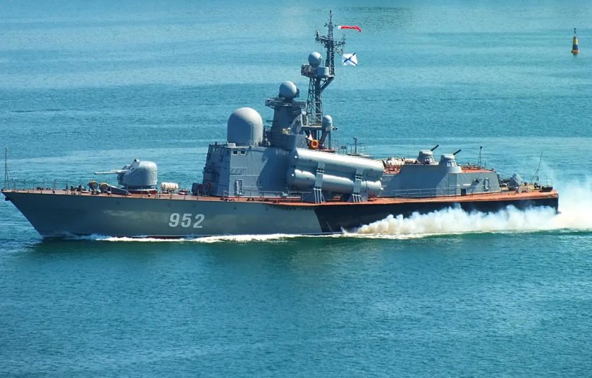 Ракетный катер молния 12411