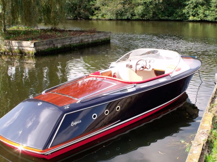 Катер Рива Акварама