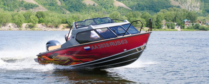 Катер салют 585