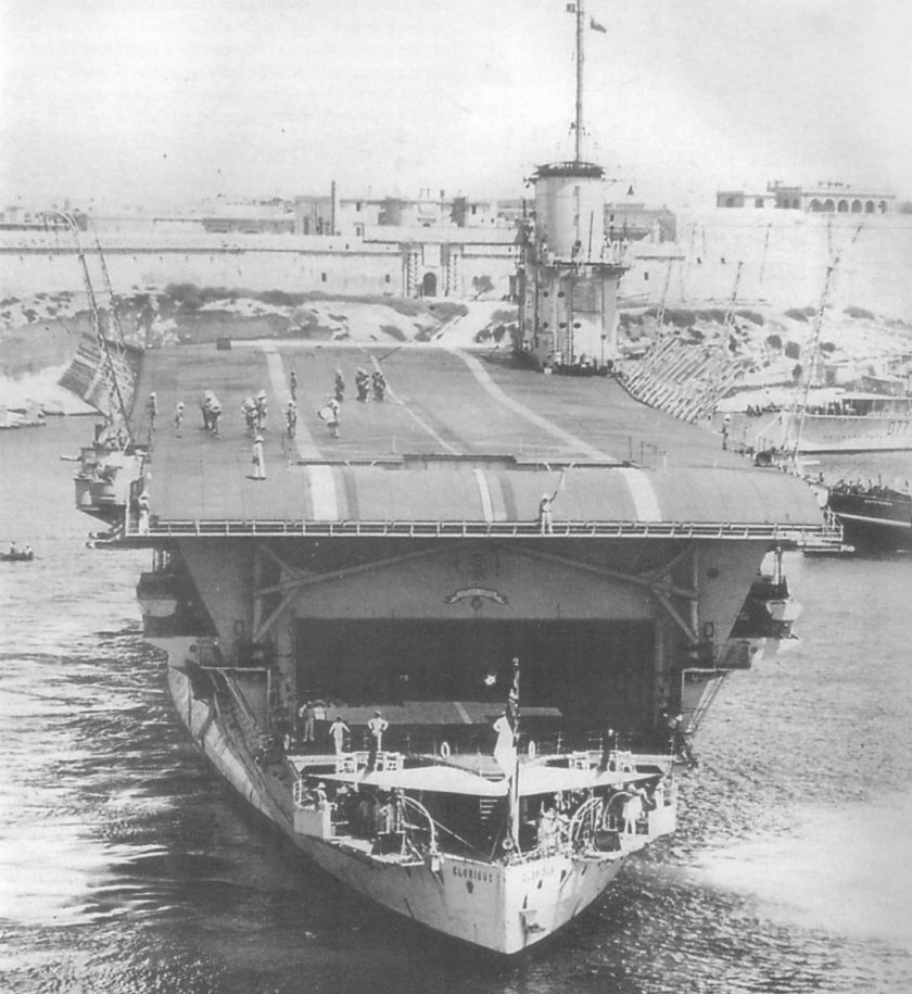 Британский авианосец "глориес"