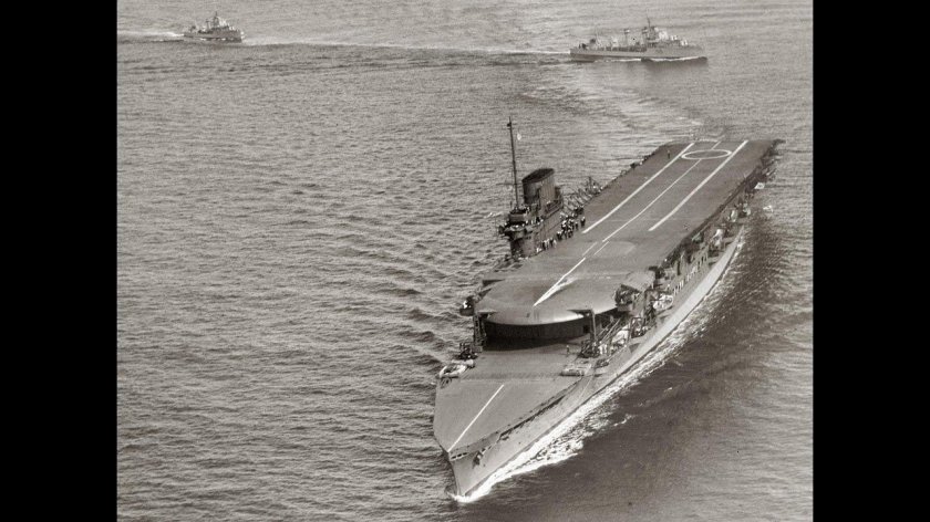 HMS courageous авианосец