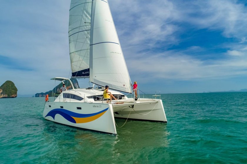 Катамаран island spirit 380