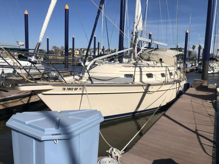 Лодка парусная