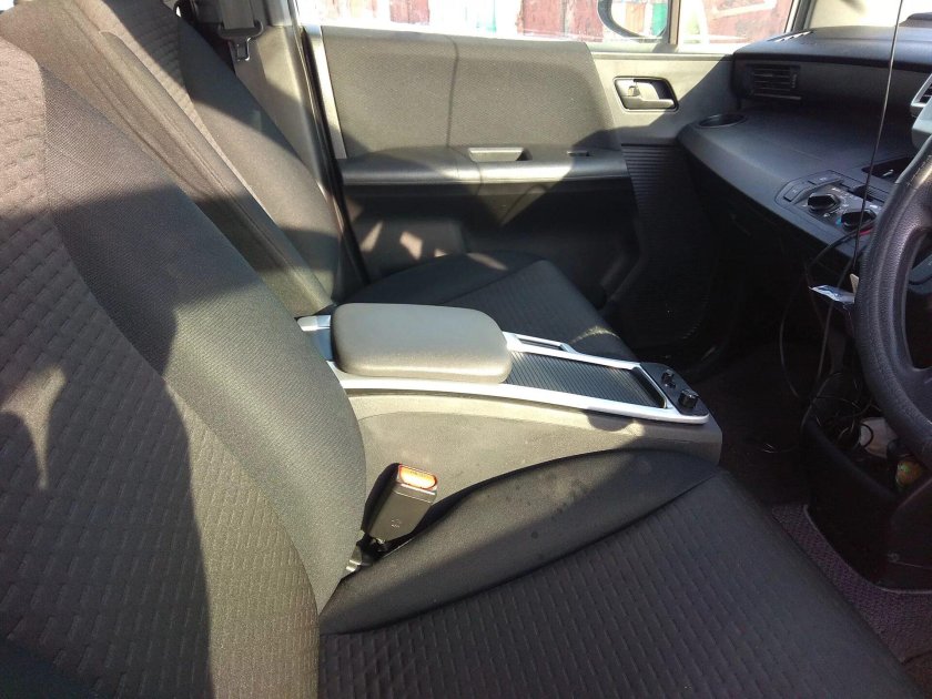 Honda freed 2 подлокотник