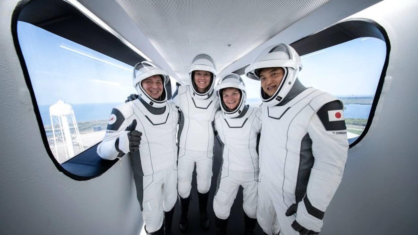 Spacex crew dragon скафандр