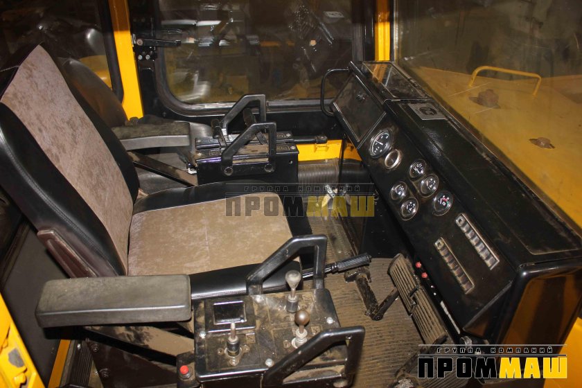 Т330 бульдозер кабина