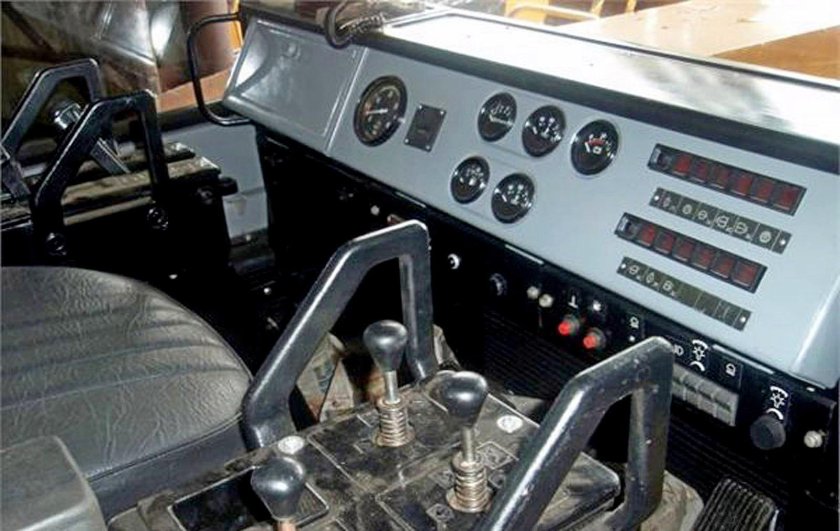 Т330 бульдозер кабина