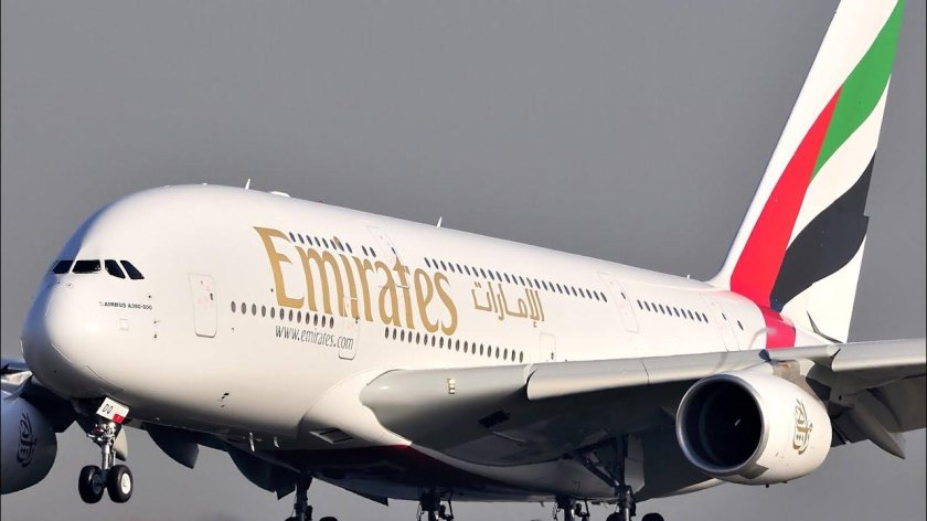 Самолет Emirates a380