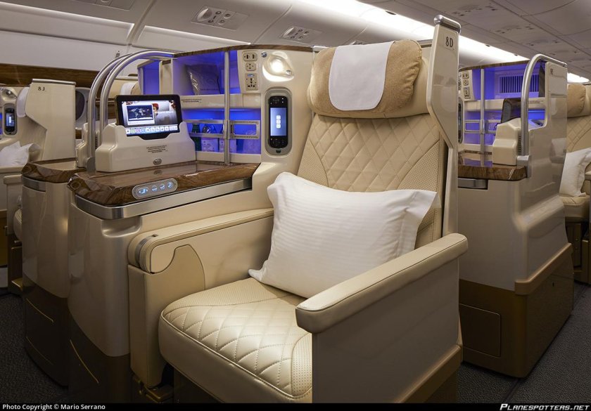 Самолет Emirates a380 салон